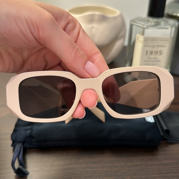 Runway 49mm Rectangular Sunglasses - Picture 2 of 14